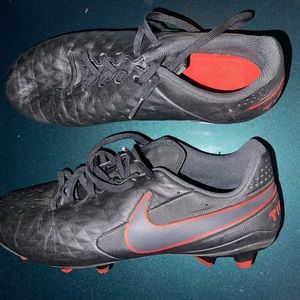 Nike cleats Legend 8 acc